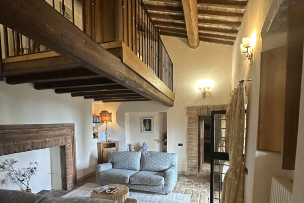 loggiato1-living room with loft view