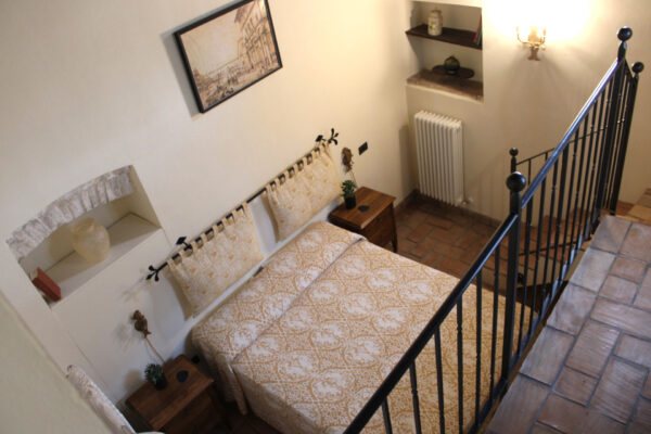 lower-tower-view down of bedroom